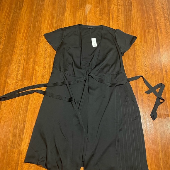 NWT - Banana Republic Black Wrap Pleated Midi Dress - Picture 8 of 11